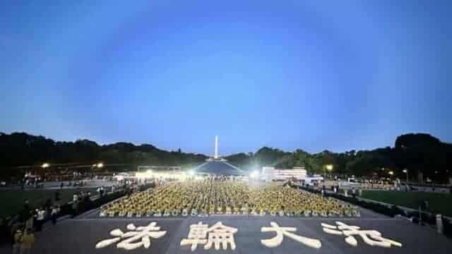 Pada 23 Juli, para praktisi Falun Gong menggelar aksi nyala lilin di National Mall untuk mengenang para praktisi yang tewas akibat penindasan PKT. (Foto: Seorang praktisi Falun Gong anonim)