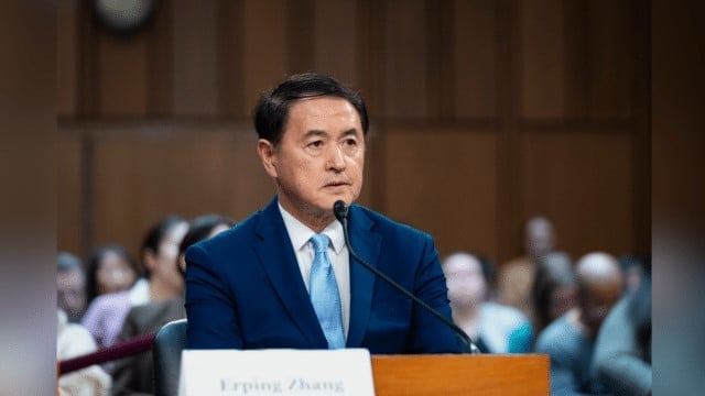 Juru bicara Falun Gong, Erping Zhang, dalam dengar pendapat CECC mengenai tahanan hati nurani pada 22 September menjelang kunjungan Xi Jinping ke Washington. (Madalina Kilroy/The Epoch Times)